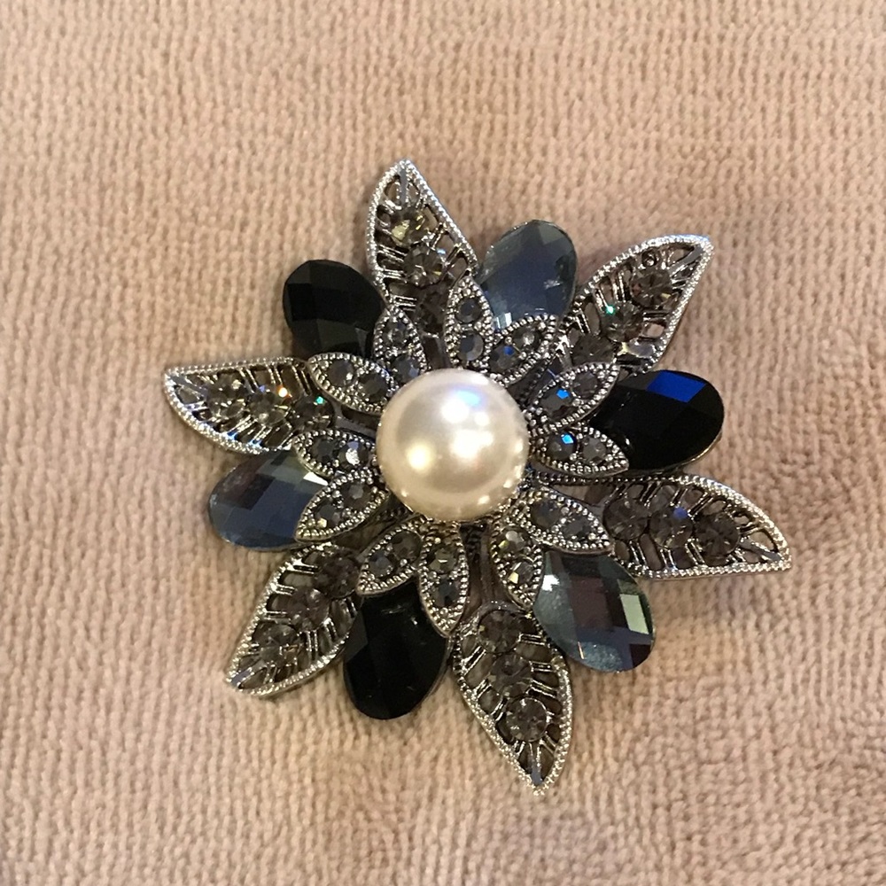 Versatile pin or pendant